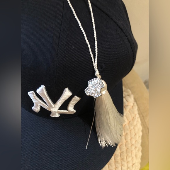 New York Yankees Graduation Baseball Cap (W) - Picture 3 of 3